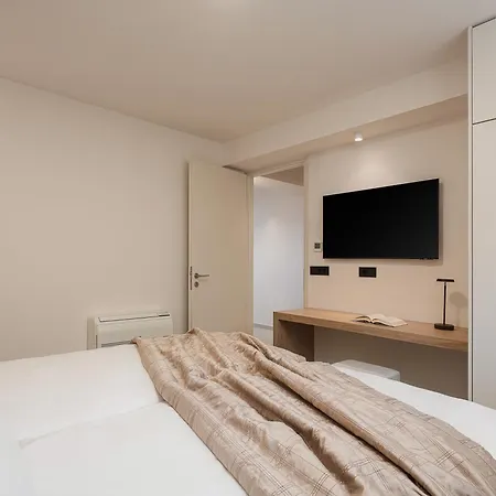 Iocaste - With Private Pool And Ev Station 빌라