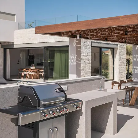 Iocaste - With Private Pool And Ev Station 빌라 *